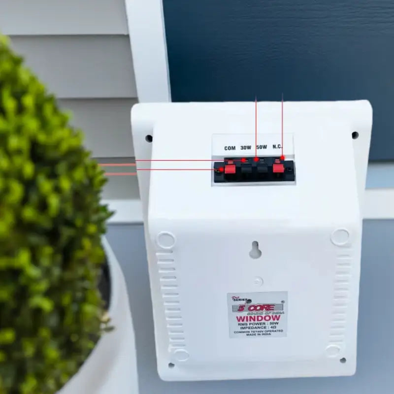 Altavoces con recubrimiento resistente para exteriores y terminales de conexión blancos