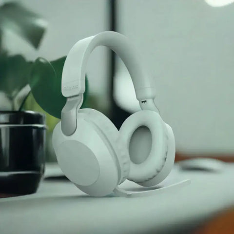Auriculares Bluetooth blancos sobre la oreja, ideales para disfrutar de la electronica