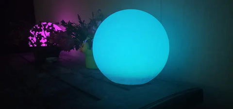 esferas iluminadas azul y purpura