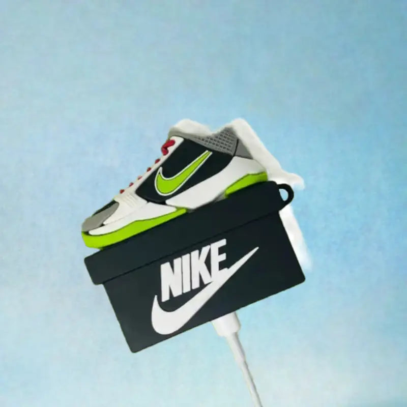 Funda AirPods Nike con ajuste seguro y fácil acceso, diseño en forma de zapatilla