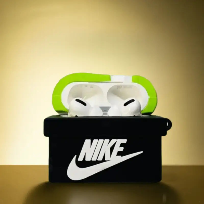 AirPods Pro en un estuche de la marca Nike.