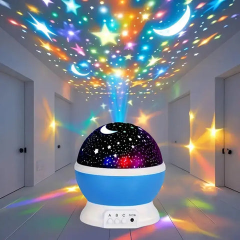 Lámpara proyector de estrellas iluminando un techo en blanco.