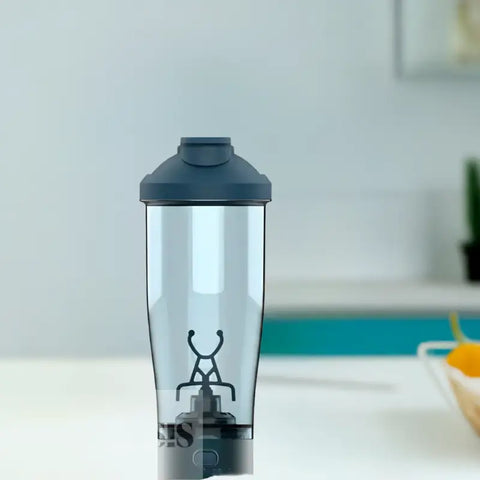 botella mezcladora de proteínas azul