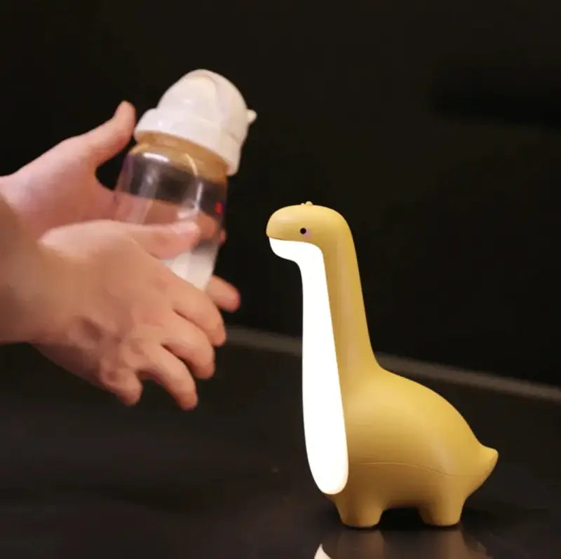 Lámpara nocturna de dinosaurio amarillo