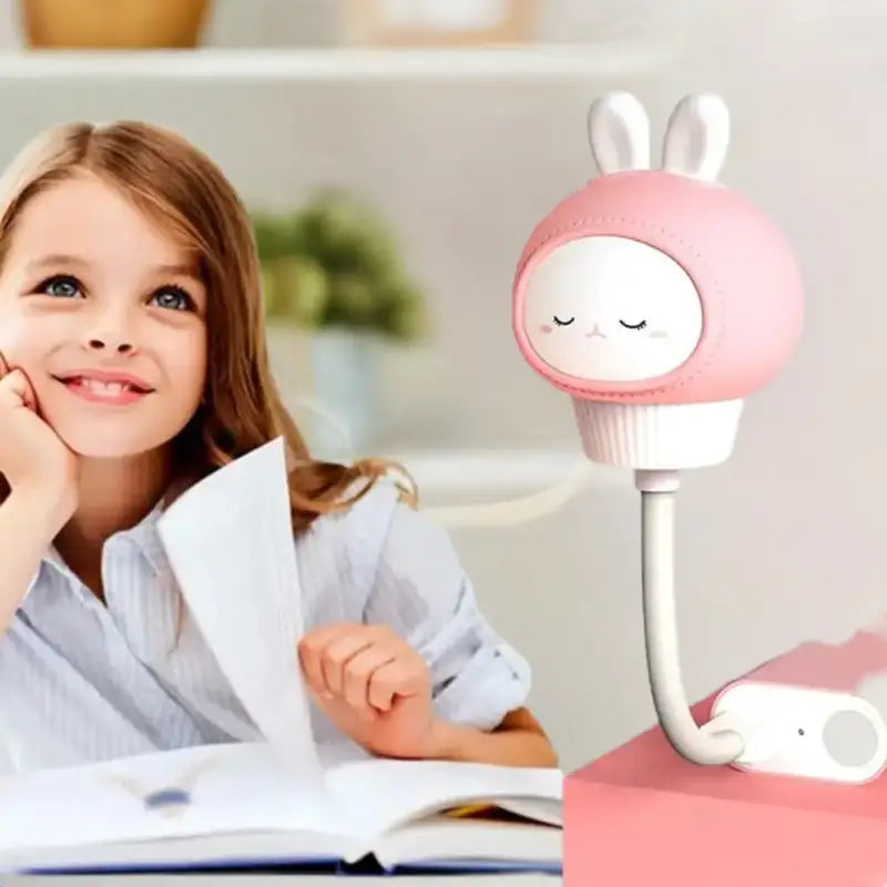 Lámpara de escritorio LED nocturna en forma de conejo rosa para una luz suave