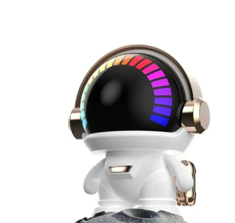 altavoz en forma de astronauta blanco con pantalla a color.