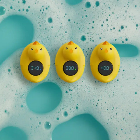 Tres termómetros en forma de pato amarillo pequeño para medir la temperatura del agua