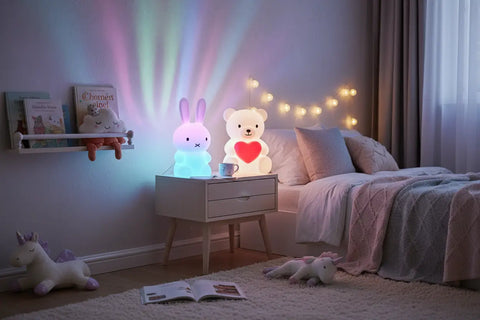 Lámpara de figura LED de osito blanco con corazón rojo para habitaciones infantiles