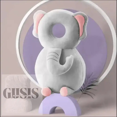 Elefante de peluche gris con orejas rosadas, ideal como cojín protector para bebés