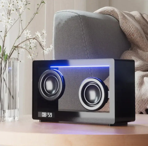 Altavoz inalámbrico transparente negro con luces LED azules, display digital de reloj, audio e iluminación electrónica