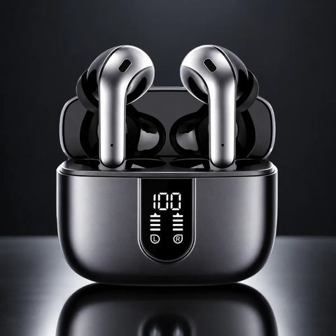 Auriculares bluetooth compactos en acabado plateado con estuche de carga negro y pantalla digital de nivel de batería