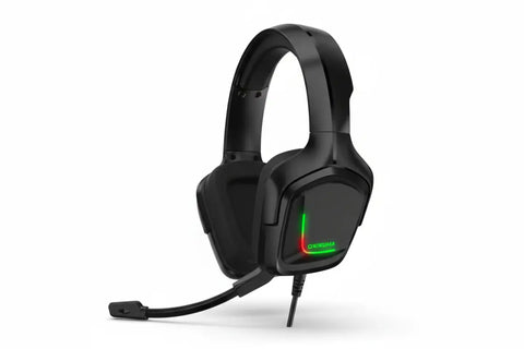 Onikuma K20 con luz RGB verde y cable en la copa del auricular