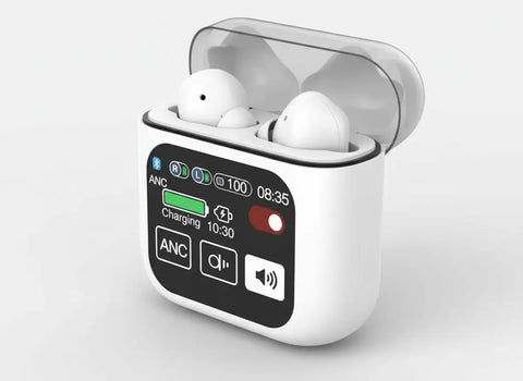 Primer plano del estuche de carga blanco para auriculares inalámbricos con pantalla digital mostrando nivel de batería