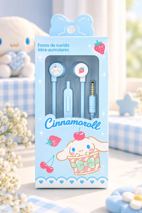 Auriculares kuromi kawaii en tono azul claro con diseño de big ear dog y fresas con estuche decorado pastel