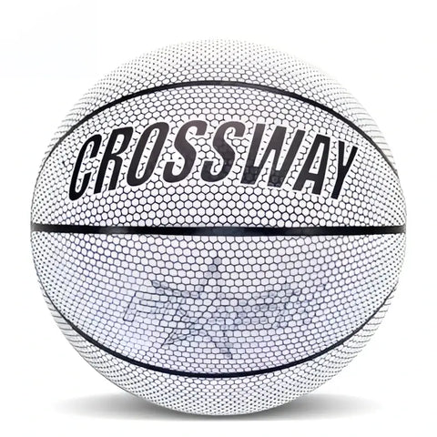 Balón de baloncesto reflectante nocturno talla 7 blanco con branding black crossway y textura hexagonal sutil efecto reflectante