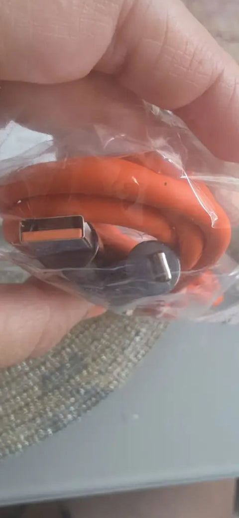 Cable 4 en 1 usb para iphone y android con cable carga rápida color naranja en empaquetado plástico transparente