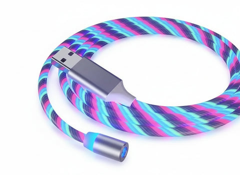 “Cable de carga magnético LED 3 en 1 trenzado con luz multicolor sobre fondo blanco”