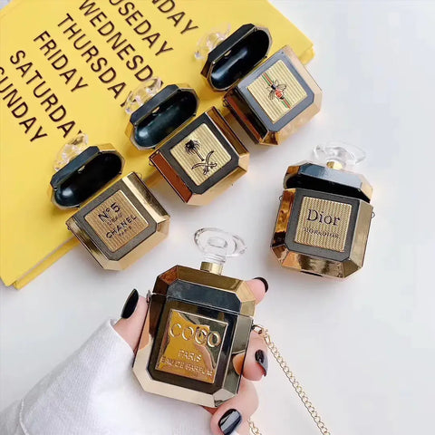 Estuche de perfume en oro y negro con logo Dior para AirPods