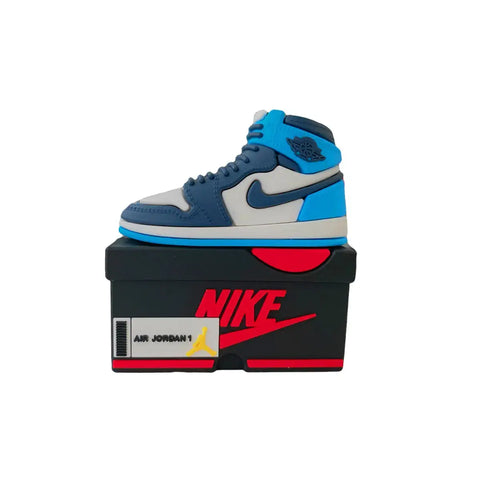 Miniatura de Air Jordan 1 en azul y blanco en una caja de sneaker case para tu Apple AirPods Pro