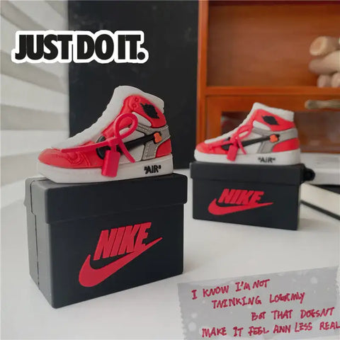 Imagen de una caja creativa 3D para tu Apple AirPods Pro con réplicas miniatura de zapatillas Off-White Air Jordan 1