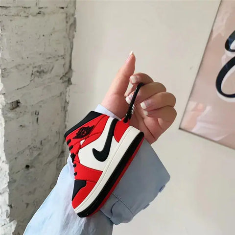 Llaveros de zapatilla roja y blanca, ideal como sneaker case para tu Apple AirPods Pro