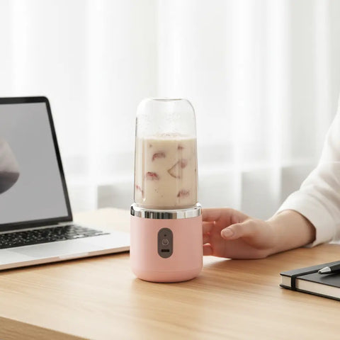 Licuadora portátil rosa con jarra de vidrio y anillo plateado