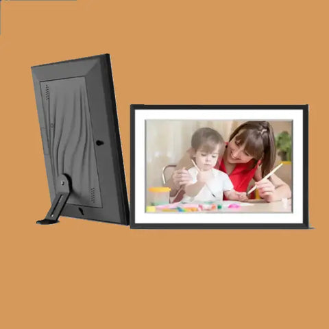 Marco Digital WiFi 10’’ con Pantalla Táctil y 32GB en alta definición mostrando fotos