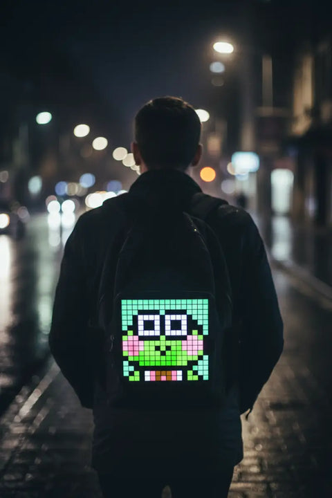 Mochila pixelada luminosa LED Bluetooth con personaje cartoon verde y rosa, pantalla personalizable portátil y recargable